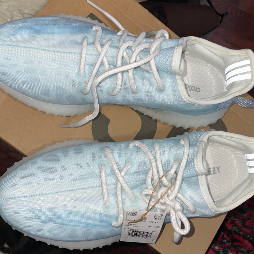 Yeezy 350 blue and white not worn size 9